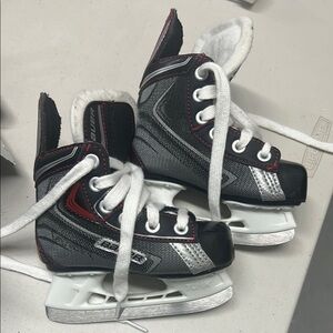 Bauer vapor Black and Red Ice Skates size kids 7r